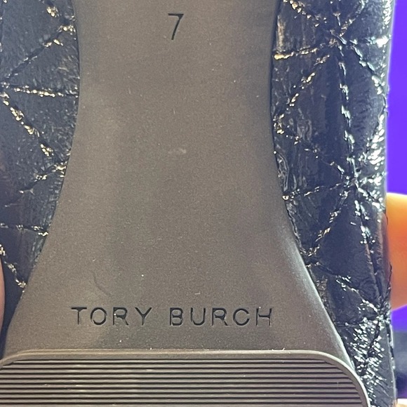 TORY BURCH Claire Quilted Black Ballet Flats with Gold Emblem Shoe 7 NWOB - Picture 9 of 9